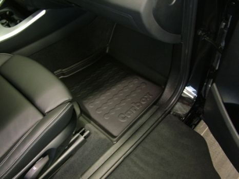 Резиновый коврик с защитными бортами 412063000 CARBOX